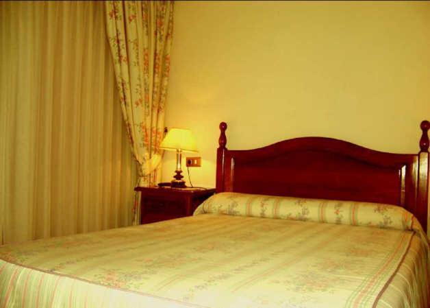 Hostal Las Coronas Sos del Rey Católico Zimmer foto